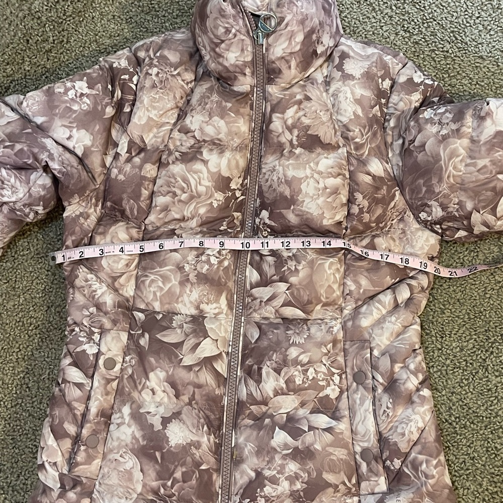 Athleta Downtown Printed Puffer Jacket - Picture 7 of 8